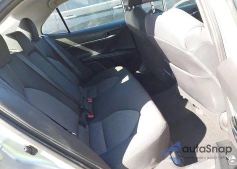 2020 Toyota Camry Le z USA, uszkodzony, nr VIN 4T1C11AK9LU960376